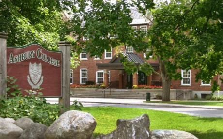 Trường trung học quốc tế Ashbury, Canada - Ảnh 1